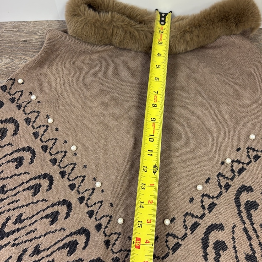 Northern Angel Faux Fur Pearl Accent Fringed Poncho L/XL - Picture 7 of 8